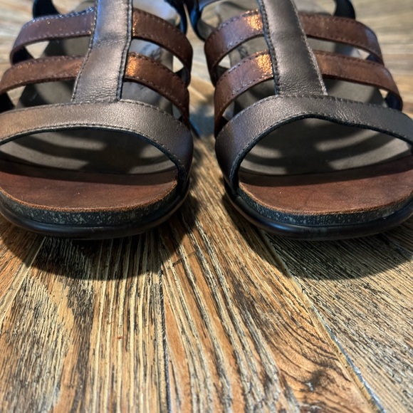 SAS size 9 N metallic leather strappy sandals low heel bronze brown Allegro - Picture 6 of 13